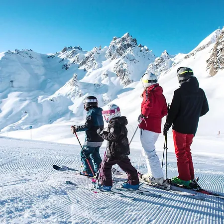 2 Pieces Pour 4 Personnes Avec Balcon - Le Grand Bois A, La Tania - Fr-1-182a-30 Courchevel